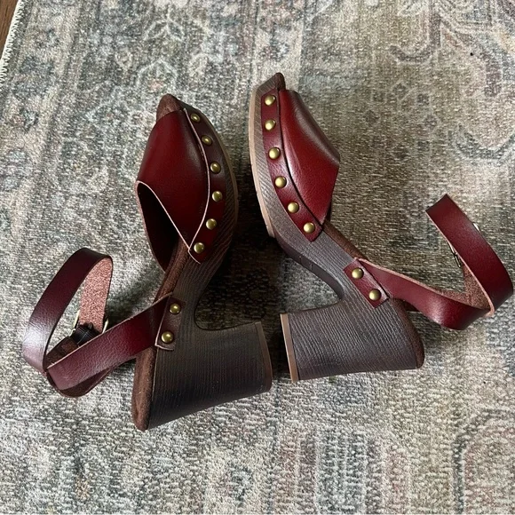 NEW Maurices Block Heel Sandals Ankle Strap Studded Size 7 Deep Red Comfort - Picture 13 of 14